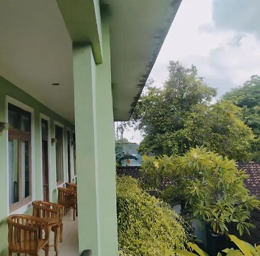 ゲストハウス Purnama House 3*
